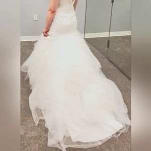 New wedding dress. Only worn to try on.